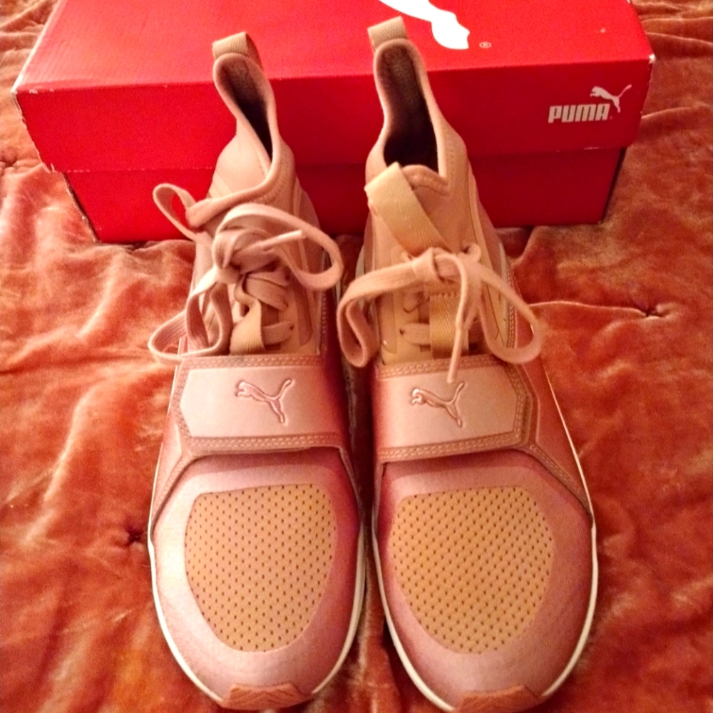 Strap up Tennis shoe